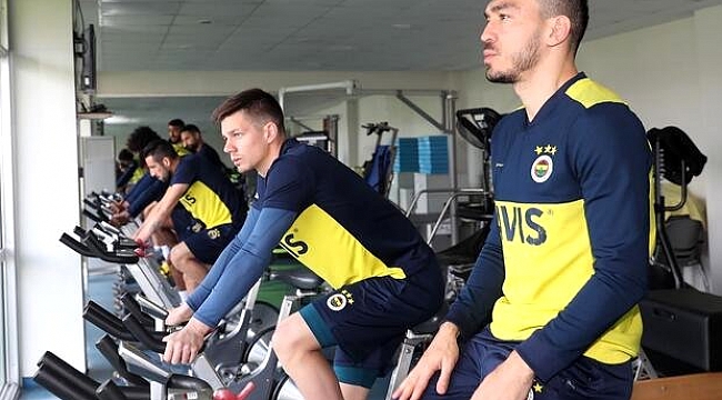 Fenerbahçe'de ara vermeden Antalyaspor hazırlıklarına başladı.