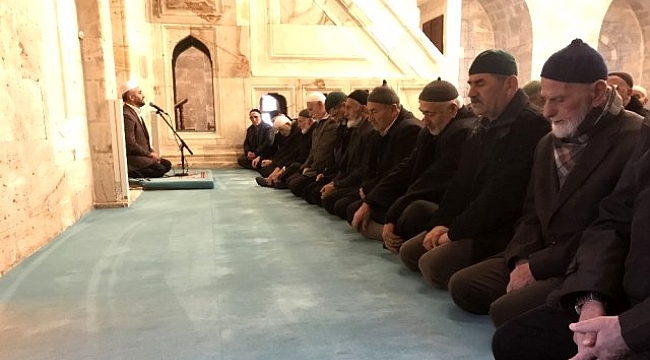 İdlib şehitleri için Yasin'i Şerif okundu.