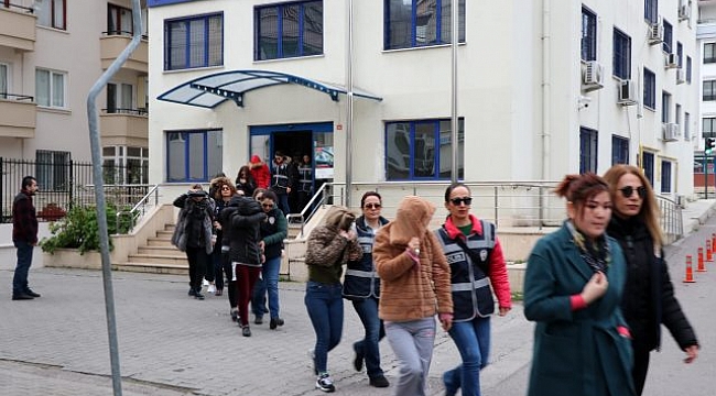 İş vaadiyle kandırdıkları kadınlara fuhuş yaptırdılar: 50 gözaltı.