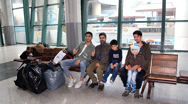 İzmir Otogarında göçmen hareketliliği.