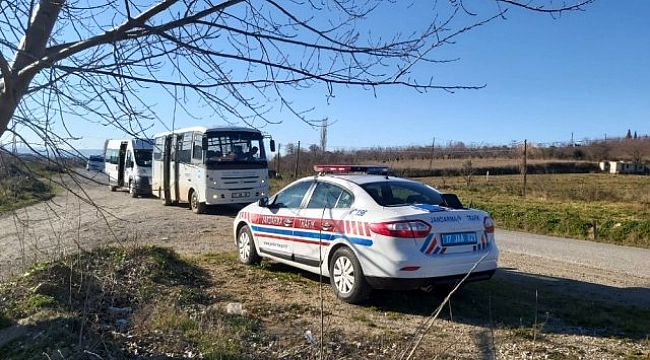 Jandarma Trafik Timleri öğrenci servislerini denetledi.