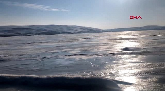 Kars barajı buzulları andırıyor.