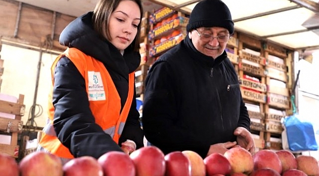 Lise öğrencileri pazarda çalışma zorluklarını tecrübe edindi.