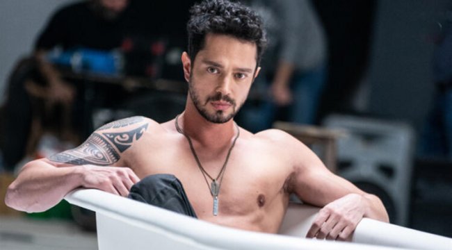 Murat Boz senaryo gereği küvete girdi