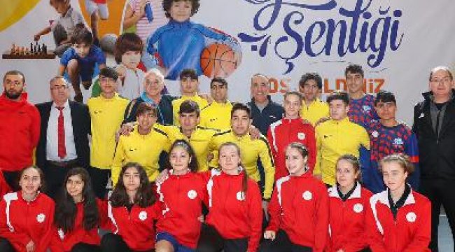 Sultangazi Spor Şenliği’nde gösteri maçını Ahmet Çakar yönetti