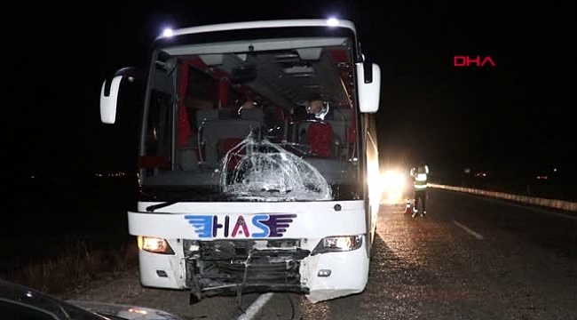 Yolcu otobüsü ile otomobil çarpıştı, aynı aileden 3 ölü 1 yaralı.