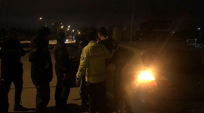 Alkol metreyi üflemeyen sürücü polisleri çileden çıkardı.