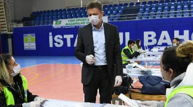 Bahçelievler’de vatandaşa hijyen seti verildi