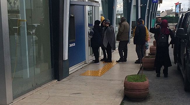 Bankalarda korona virüs kuyruğu.