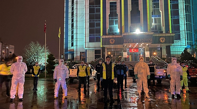 - Başkan Kılıç’tan sahada koronavirüse savaş açtı - Başkan Kılıç’tan gece mesaisi: Araca bindi sokakları ilaçladı.
