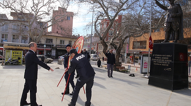 BURHANİYE’DE ÇANAKKALE ZEFERİ İÇİN ÇELENK SUNULDU.