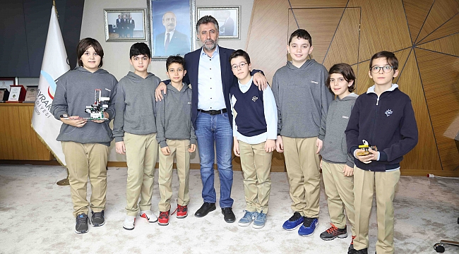 Genç mucitlerin 'yaya geçidi projesi' Bayraklı'da hayata geçiyor.