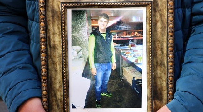 HDP önündeki evlat nöbetine bir aile daha katıldı.