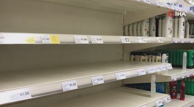 İngilizler, korona korkusuyla marketlere akın etti.