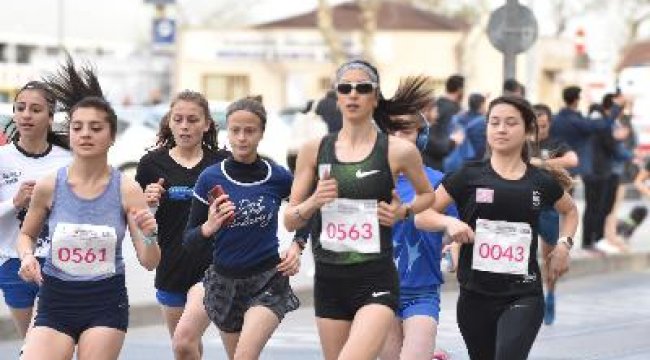 İstanbullu kadınlar Dünya Kadınlar Günü için 10 km koştu