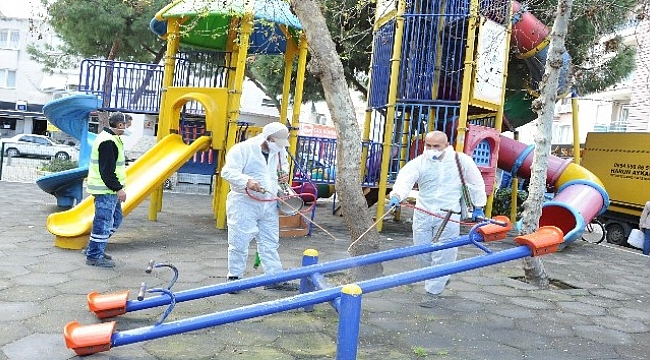 İzmir'de korona virüsüne karşı dezenfektan harekatı.