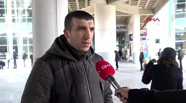 İZMİR İzin almak isteyen vatandaşlar yüzlerce metrelik kuyruk oluşturdu.