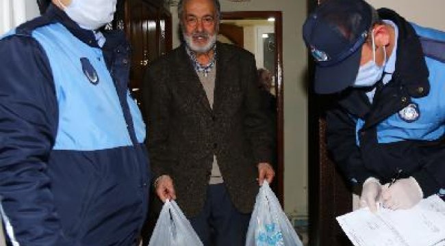 Kağıthane’de evden çıkamayan vatandaşlara erzak yardımı