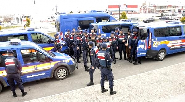 Karaman'da, 9 DEAŞ şüphelisi adliyede.