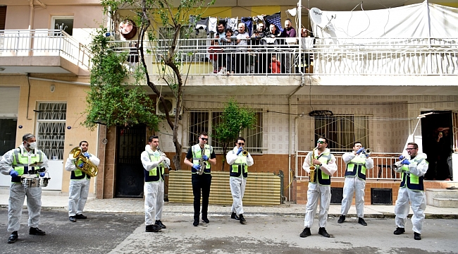 Korona Moral Bandosu    Bornova'da Koronavirüse karşı   müzikle rehabilitasyon.