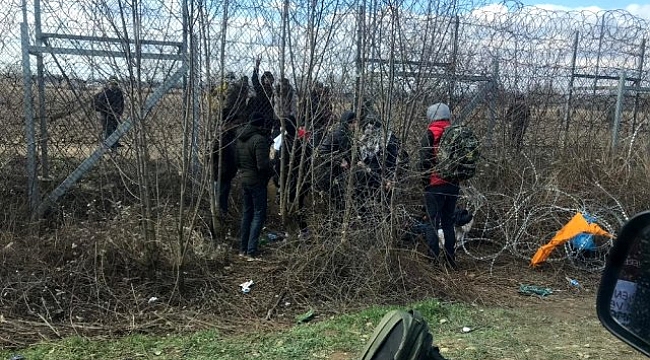 Mültecilerin Yunanistan'a geçişleri devam ediyor.