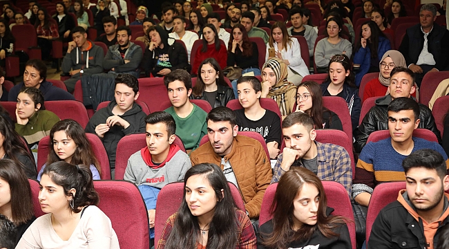 Öğrencilere sınav stresini yenmeyi anlattılar.