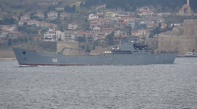 Rus savaş gemisi Çanakkale Boğazı'ndan geçti.