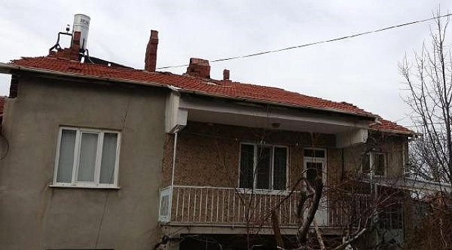 Tartıştığı oğlunu yatağında uyurken, av tüfeğiyle öldürdü.