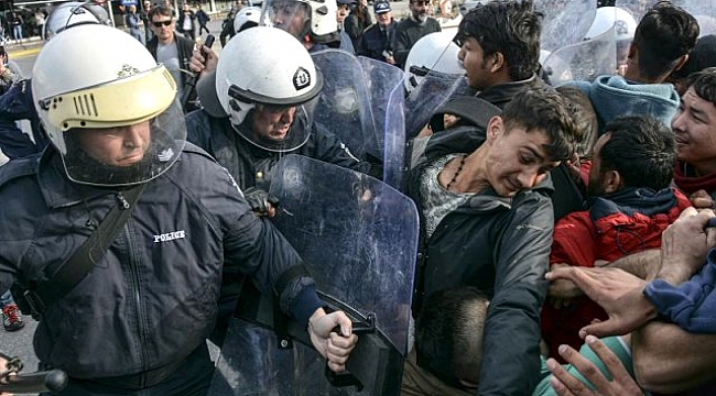 Türk ve Yunan televizyon kanallarından karşılıklı suçlama propagandaları.