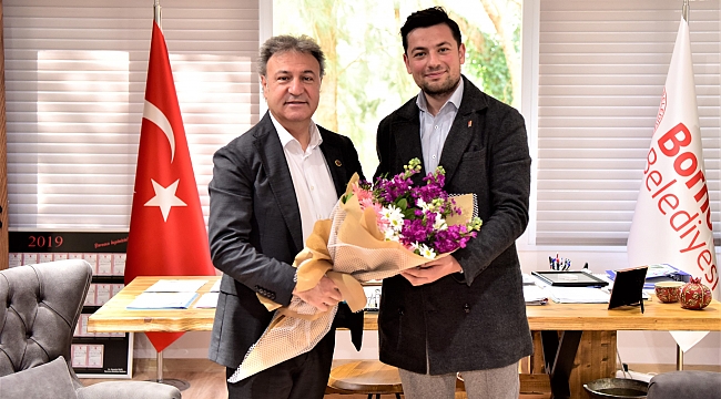 Yeni seçilen Kadın ve Gençlik Kolları yönetimlerinden  Başkan Mustafa İduğ’a ziyaret.