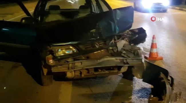 293 promil alkollü sürücü kırmızı ışıkta bekleyen sivil polis aracına çarptı: 1 yaralı.