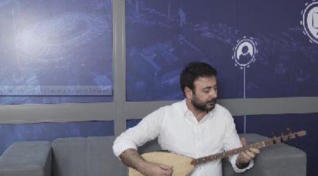 Başkan Rıza Akpolat, hem saz çaldı hem türkü söyledi