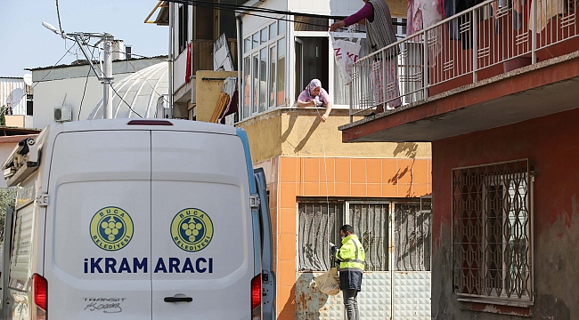 - Bucalılara pazar sürprizi: 25 bin boyoz dağıtıldı - Bucalının sofrasına boyoz morali - 48 saatlik yasakta 100 bin ekmek, 25 bin boyoz dağıtıldı.