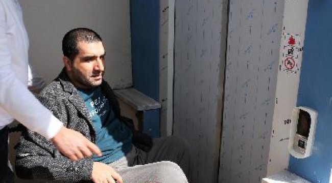 Engelli genç yaptırılan asansör sayesinde 12 yıl sonra sokakla buluştu