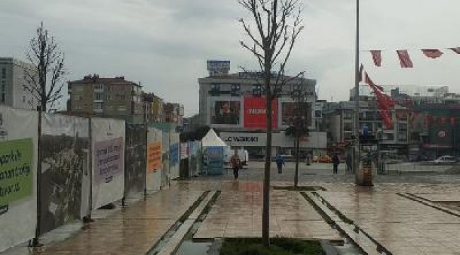‘Evde kal’ çağrısıyla Bağcılar meydanları boş kaldı