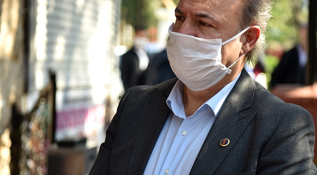 İduğ hem paketledi, hem dağıttı    Başkan İduğ: “Tüm imkanlarımızla Bornovalı'nın yanındayız”.