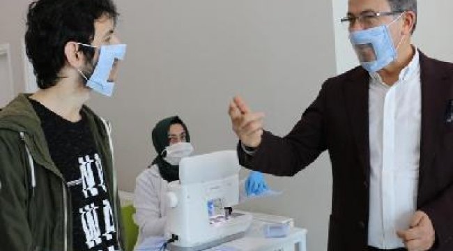 İşitme engelliler için özel maske üretildi