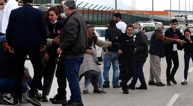 Kaza yerine göreve giden kadın polis, yakınlarının ölüm haberini alınca yıkıldı.