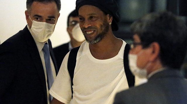Ronaldinho, ev hapsi cezasını çektiği otelden futbol oynamak için oda istedi.