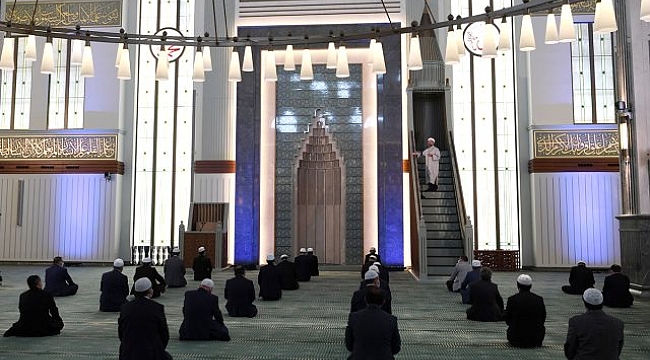Son Dakika: Diyanet: Her hafta bir camide temsilen cuma namazı kılınacak.