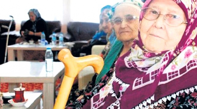 Son Dakika: Yakınlarının yanında izinli olarak kalacak yaşlılardan, izinli oldukları süre boyunca huzurevi ücreti alınmayacak.