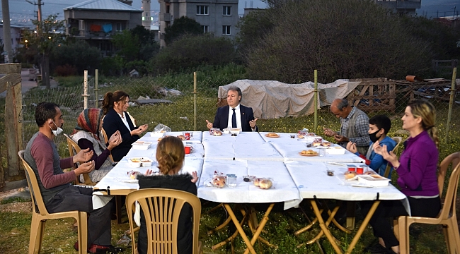Bornova’da Ramazan dayanışması engel tanımadı    İhtiyaç sahiplerine verilen destek artıyor.