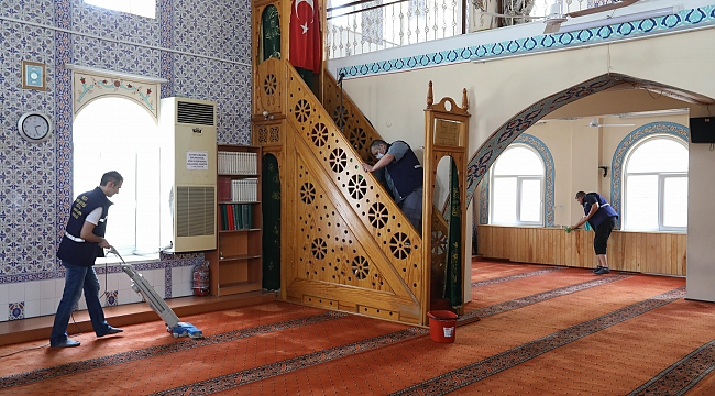 - Buca’da camiler pandemi sonrasına hazır - Buca’da 29 Mayıs’ta açılacak 25 camide temizlik seferberliği.