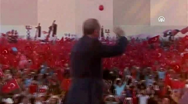 Cumhurbaşkanı Erdoğan, AK Parti'ye dönüşünün 3. yıl dönümünde sosyal medyadan paylaşımda bulundu.