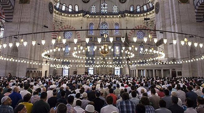 Diyanet'ten bayram namazı açıklaması: Koronavirüs sebebiyle camilerde bayram namazı kılınmayacak.