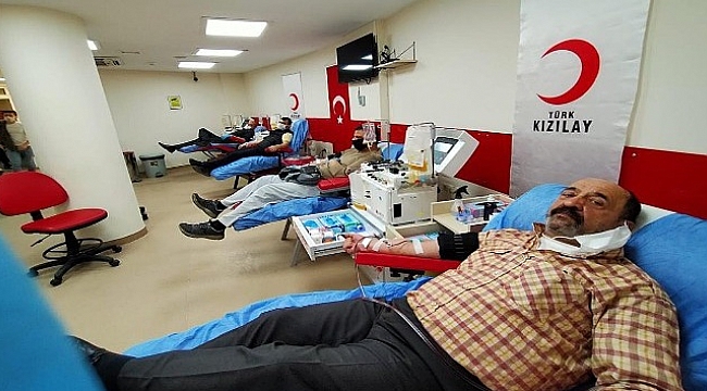 İzmir'de kan stokları kritik seviyenin altına düştü.