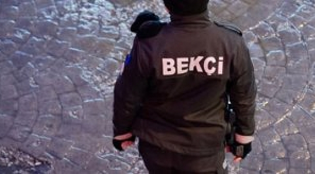 Komşusu olan genç kızı darbeden bekçi görevden uzaklaştırıldı.