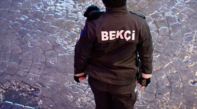 Komşusu olan genç kızı darbeden bekçi görevden uzaklaştırıldı.