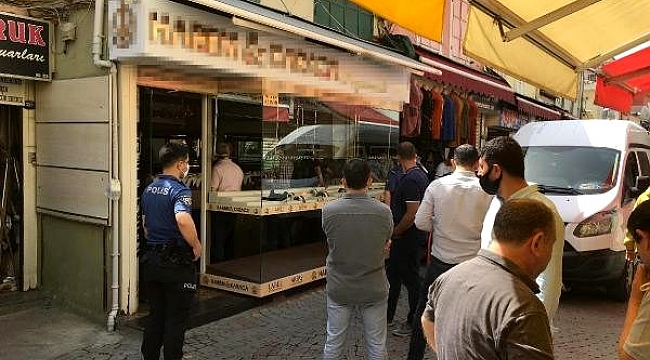 Kuyumcu soygunu kamerada.