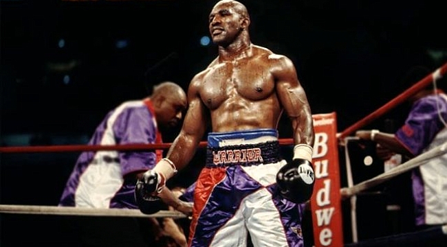 Mike Tyson'ın kulağını ısırdığı boksör Evander Holyfield, boksa geri dönüyor.